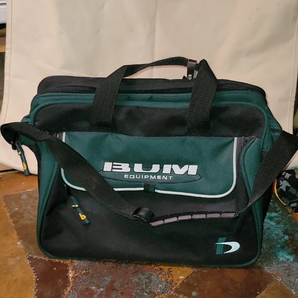 Vintage. Like-new BUM EQUIPMENT. Shoulder Bag.